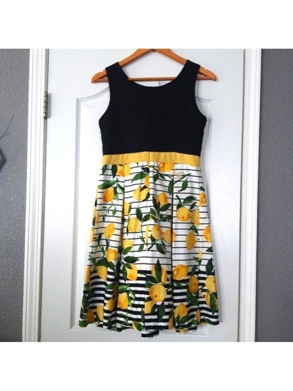 Lemon Print Striped Dress Womens 4 Black Yellow White Sleeveless Pleats